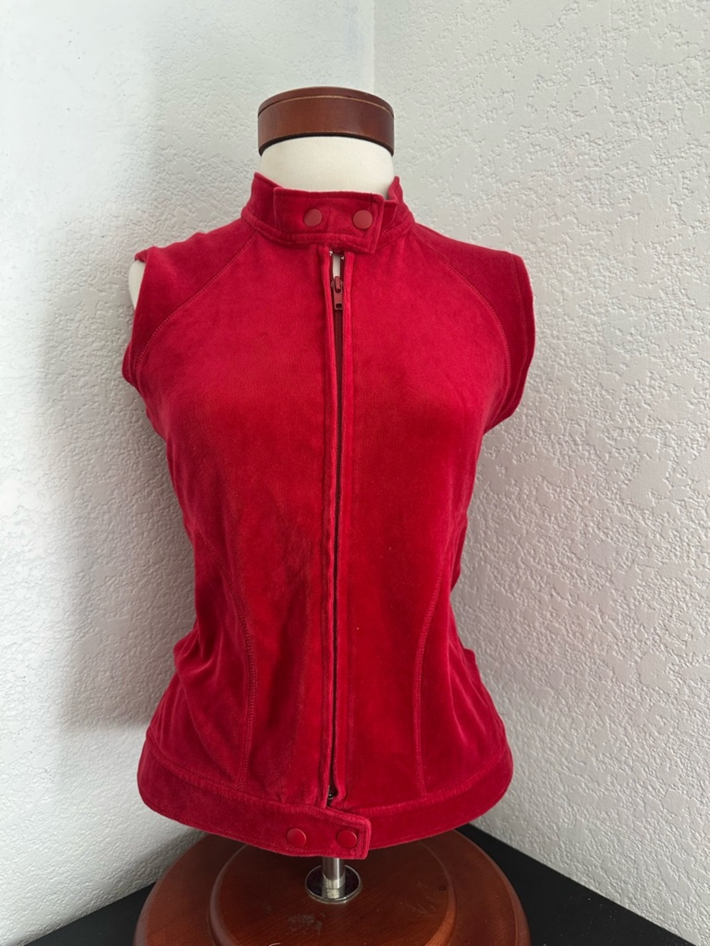Rare Y2K Forever 21 Cherry Red active wear Velour Zip up vest‎